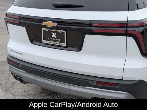 Used 2025 Chevrolet Traverse LT image 8