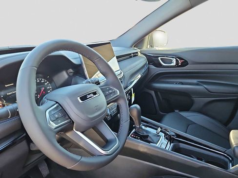 New 2026 Jeep Compass Latitude image 10