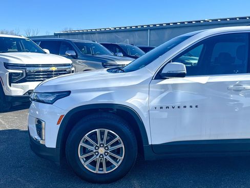 Used 2023 Chevrolet Traverse LT image 9