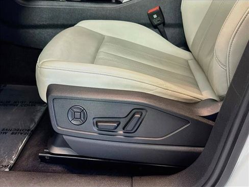 Used 2025 Audi Q5 Premium AWD/4WD image 17