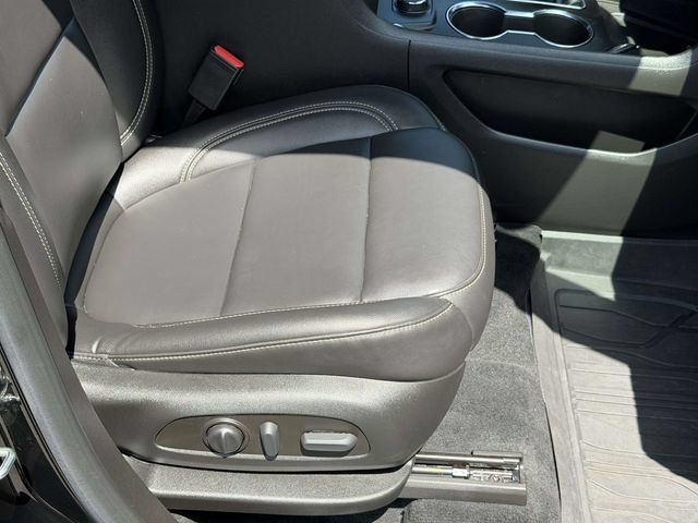 Used 2023 Chevrolet Traverse LT w/ LT Premium Package AWD/4WD image 9