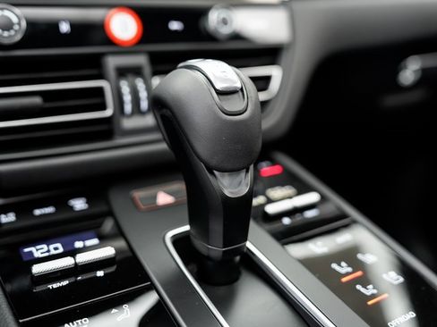 Used 2025 Porsche Macan image 22