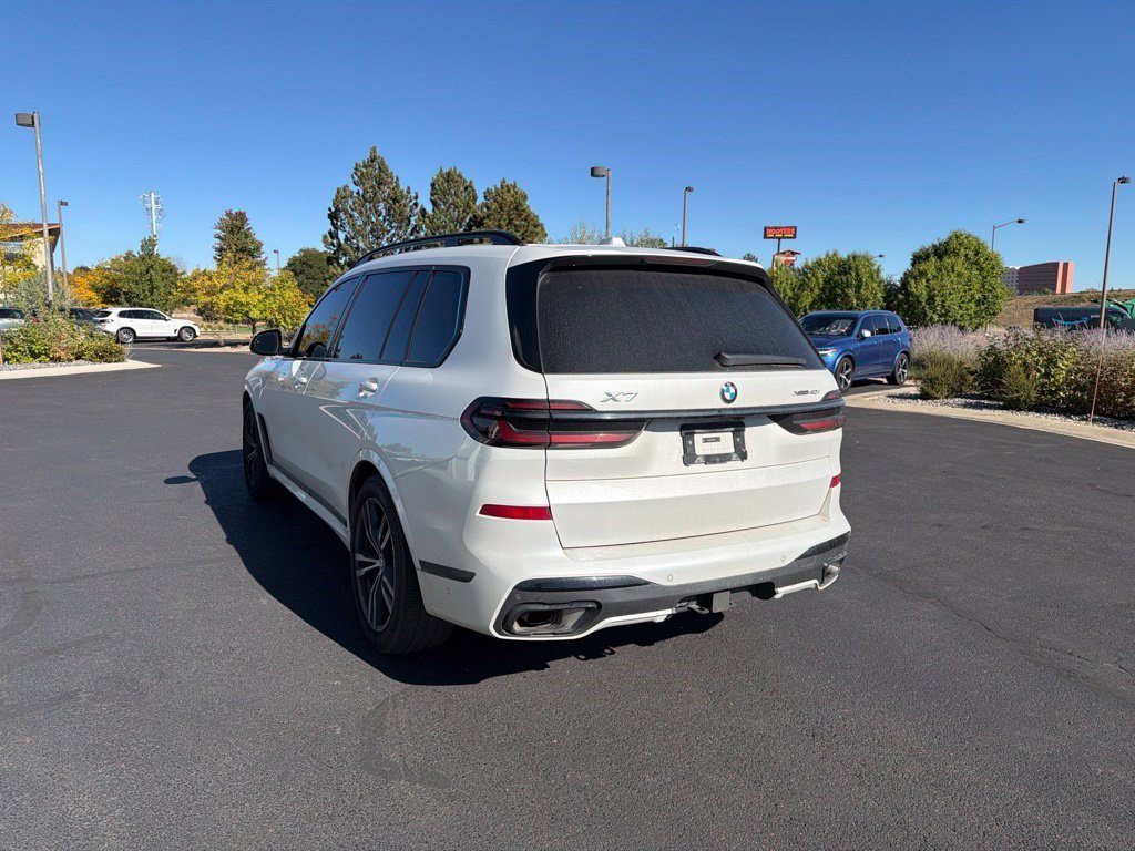 Used 2024 BMW X7 xDrive40i w/ M Sport Package AWD/4WD image 3