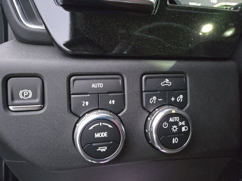 Used 2025 GMC Sierra 1500 Elevation image 25