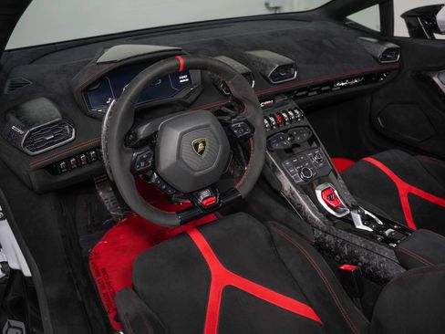 Used 2018 Lamborghini Huracan Performante AWD/4WD image 10