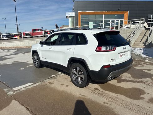 Used 2021 Jeep Cherokee Limited image 3