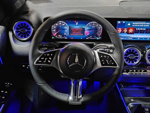 New 2026 Mercedes-Benz GLB 250 4MATIC image 22