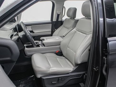 Certified 2025 Ford Expedition Active AWD/4WD image 17