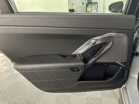 Used 2023 BMW 740i image 31