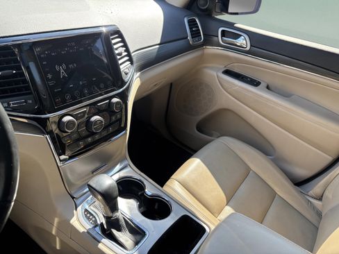 Used 2020 Jeep Grand Cherokee Limited image 15