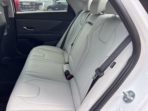 Used 2025 Hyundai Elantra Limited FWD image 19