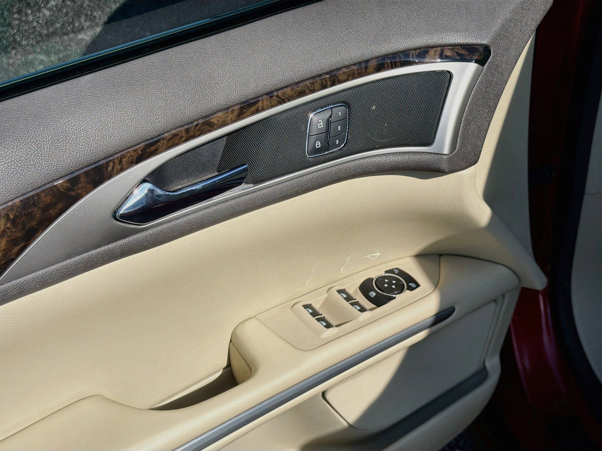Used 2013 Lincoln MKZ FWD image 18