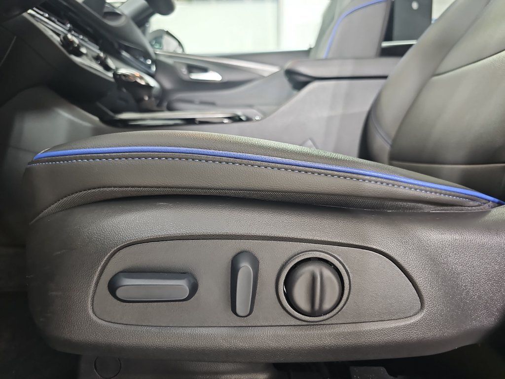 Used 2024 Buick Envista Sport Touring w/ Convenience I Package FWD image 36