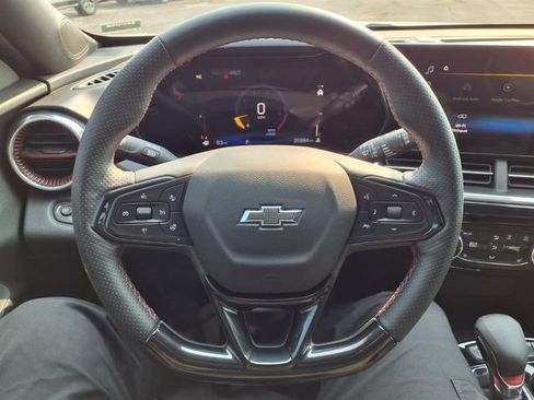 Used 2025 Chevrolet Trax RS w/ Sunroof Package FWD image 36