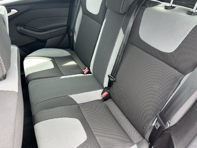 Used 2014 Ford Focus SE w/ SE Sport Package FWD image 26