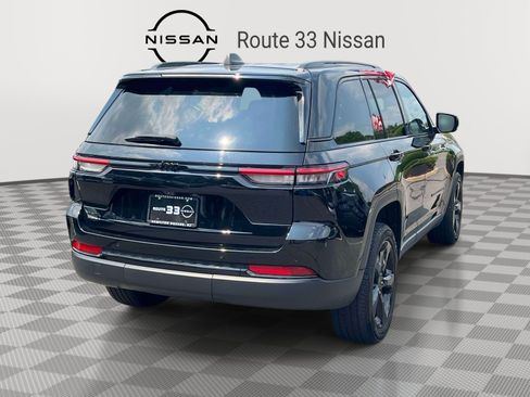Used 2023 Jeep Grand Cherokee Altitude AWD/4WD image 4