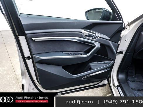 Used 2022 Audi e-tron Chronos image 21