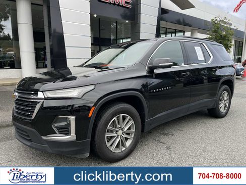 Certified 2022 Chevrolet Traverse LT image 1