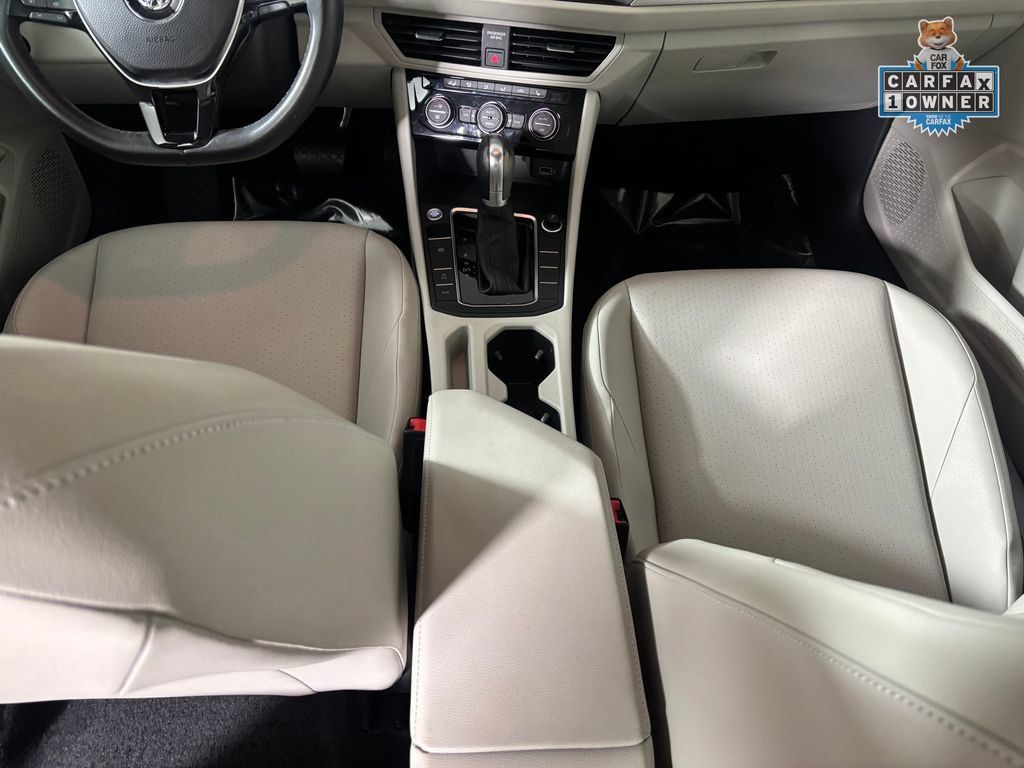 Used 2019 Volkswagen Jetta SE w/ Cold Weather Package FWD image 22