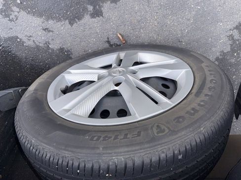 Used 2020 Nissan Kicks S image 3