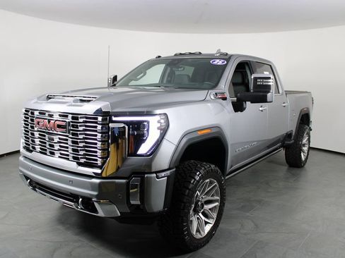 Used 2025 GMC Sierra 2500 Denali w/ Denali Reserve Package image 2