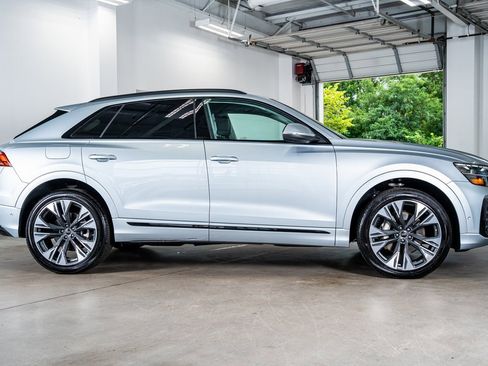 Used 2024 Audi Q8 Premium Plus w/ Premium Plus Package image 5