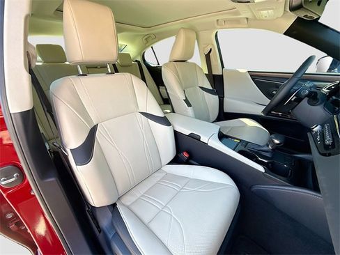 Used 2024 Lexus ES 350 w/ Luxury Package image 14