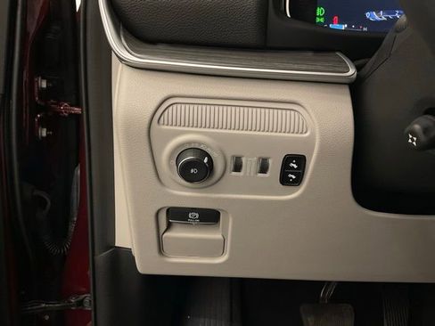 Used 2024 Jeep Wagoneer L Series II w/ Flexible Seating Group RWD image 14