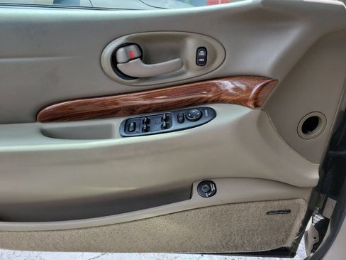 Used 2001 Buick Le Sabre Custom w/ Luxury Pkg FWD image 16
