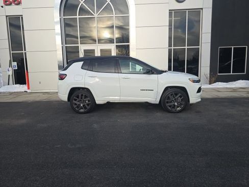 Certified 2025 Jeep Compass Limited w/ High Altitude Package image 7