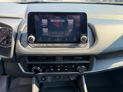 Used 2024 Nissan Rogue S image 27