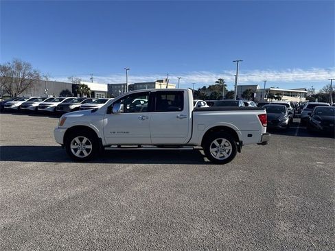Used 2013 Nissan Titan SL w/ Moonroof Pkg image 8
