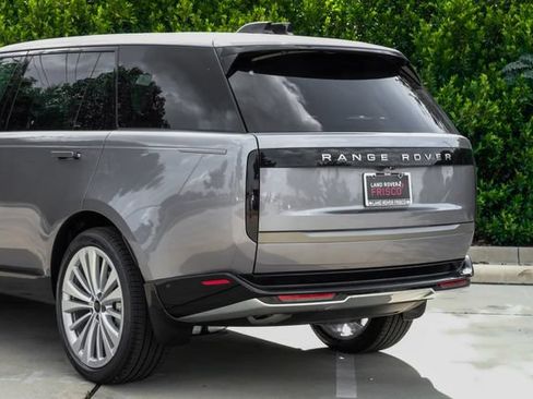 New 2026 Land Rover Range Rover Long Wheelbase SE AWD/4WD image 12