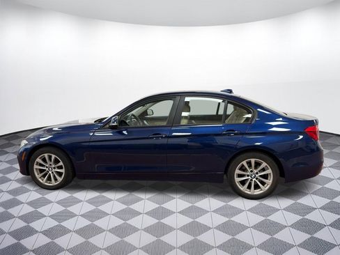Used 2018 BMW 320i xDrive Sedan w/ Convenience Package AWD/4WD image 2