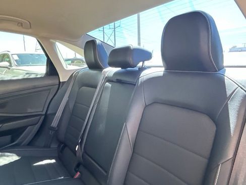 Certified 2024 Volkswagen Jetta SE w/ Panoramic Sunroof Package image 59