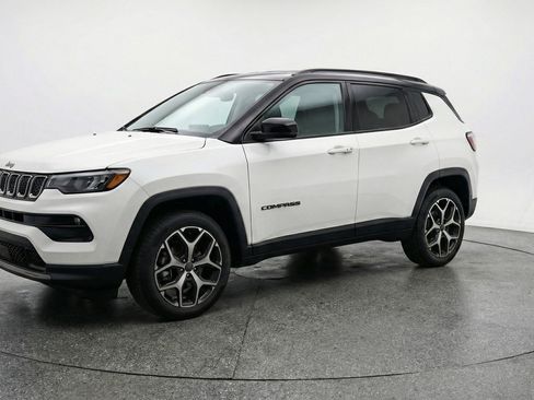 Used 2025 Jeep Compass Limited AWD/4WD image 3