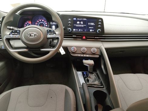 Used 2021 Hyundai Elantra SE image 22