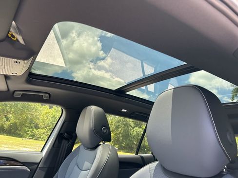 New 2026 Volkswagen Tiguan SE R-Line FWD image 23