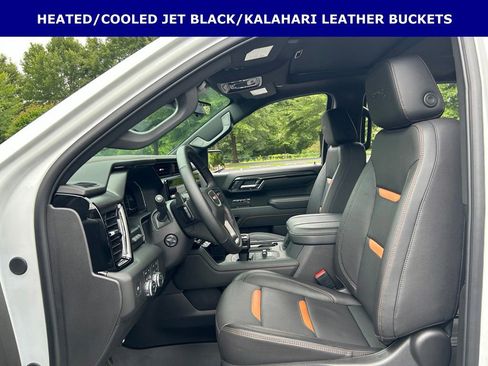 Used 2025 GMC Sierra 1500 AT4 w/ AT4 Premium Package AWD/4WD image 5