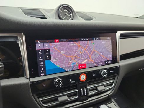 Used 2023 Porsche Macan AWD/4WD image 10