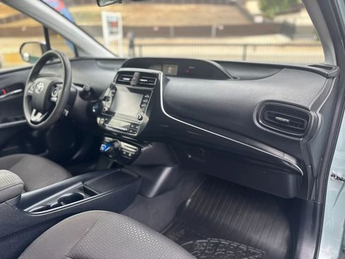 Used 2020 Toyota Prius LE AWD/4WD image 26