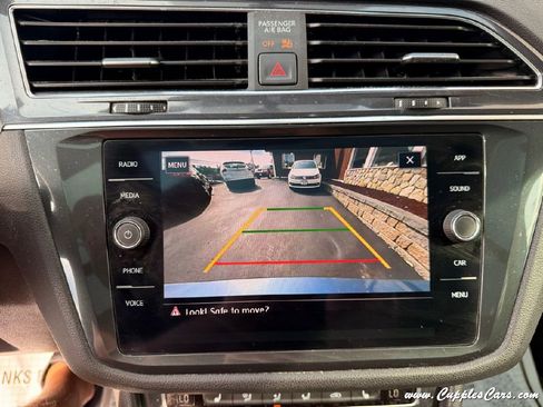 Used 2020 Volkswagen Tiguan SE w/ Panoramic Sunroof Package image 29