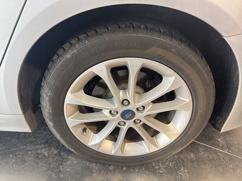 Used 2019 Ford Fusion SE image 16