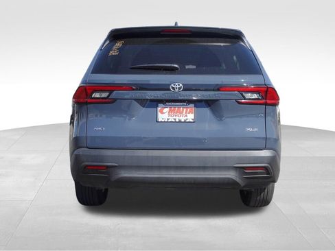 Used 2025 Toyota Grand Highlander AWD image 4