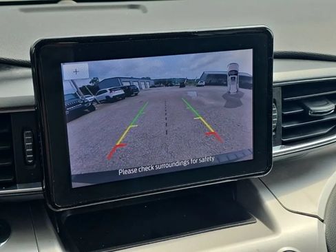 Used 2020 Ford Explorer XLT w/ Equipment Group 202A AWD/4WD image 27