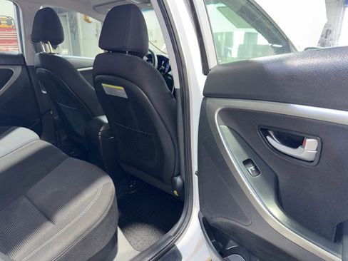 Used 2017 Hyundai Elantra GT image 23