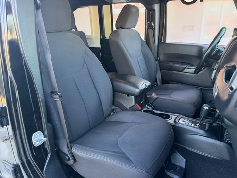 Used 2017 Jeep Wrangler Unlimited Sport AWD/4WD image 21