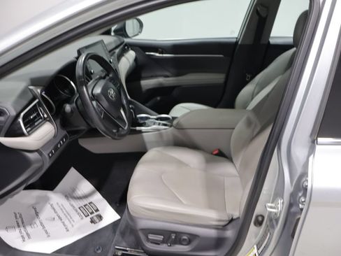 Used 2022 Toyota Camry XLE w/ Cold Weather Package FWD image 10