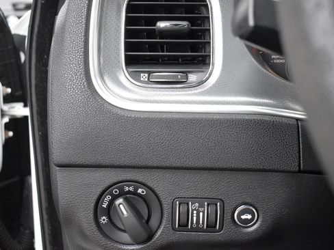 Used 2013 Dodge Charger SE image 19