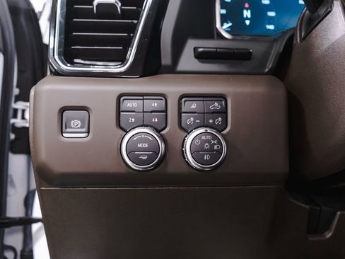 Used 2025 GMC Sierra 2500 Denali w/ Denali Reserve Package AWD/4WD image 18